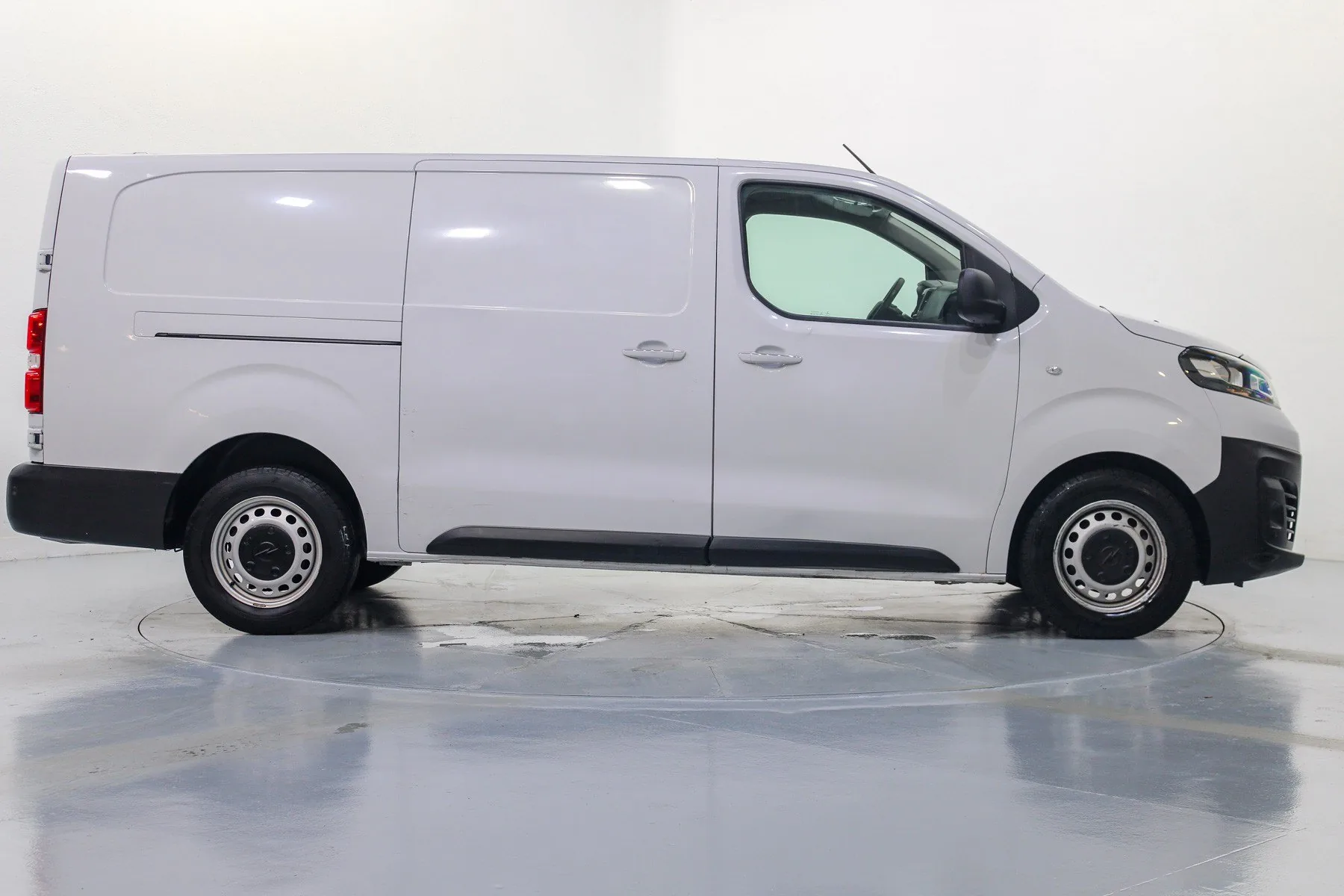 Furgoneta Mediana — Tipo Renault Trafic